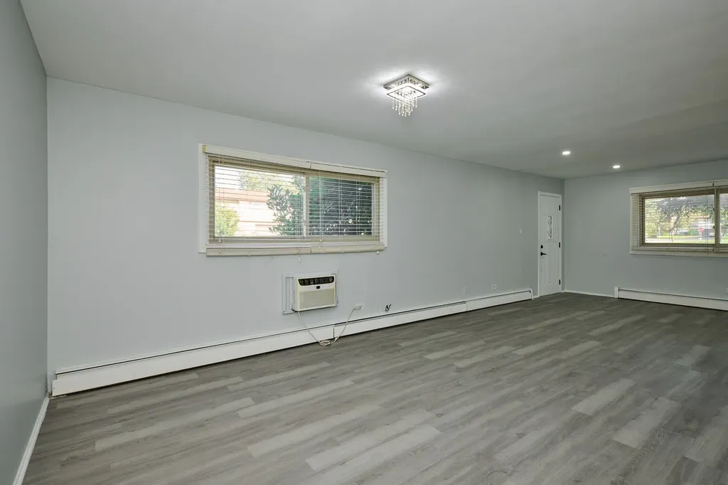 1320A Lore Lane Lombard IL 60148