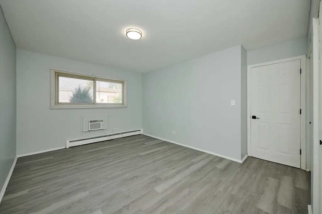 1320A Lore Lane Lombard IL 60148