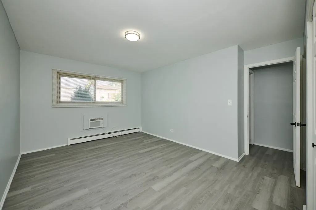 1320A Lore Lane Lombard IL 60148