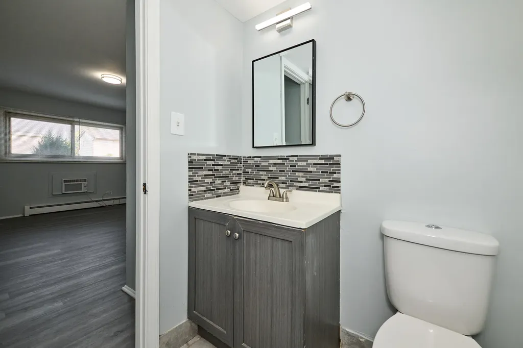 1320A Lore Lane Lombard IL 60148