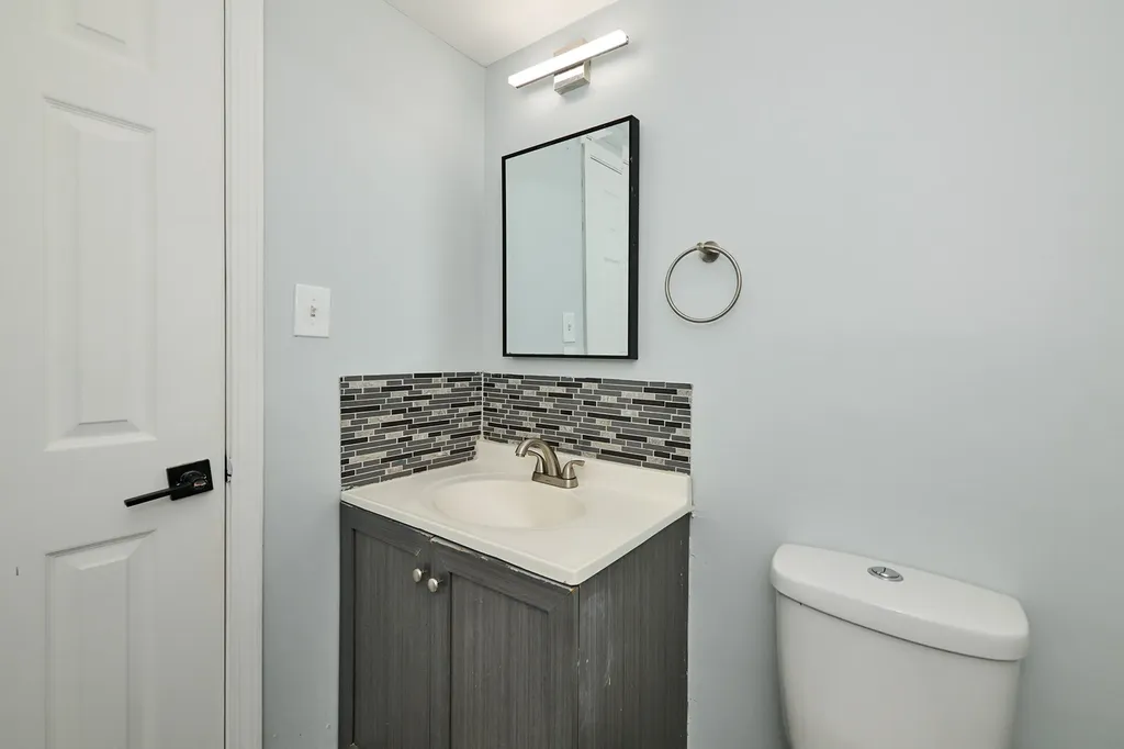1320A Lore Lane Lombard IL 60148