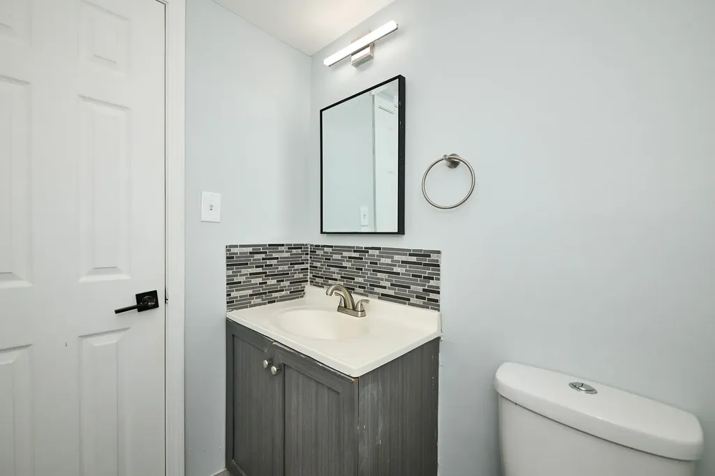 1320A Lore Lane Lombard IL 60148