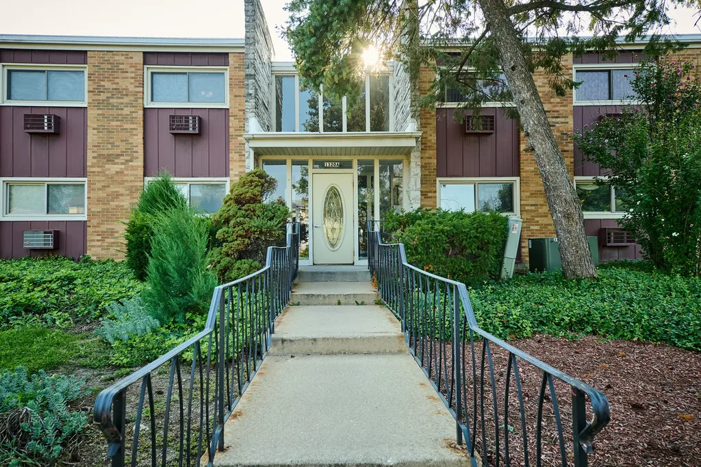 1320A Lore Lane Lombard IL 60148