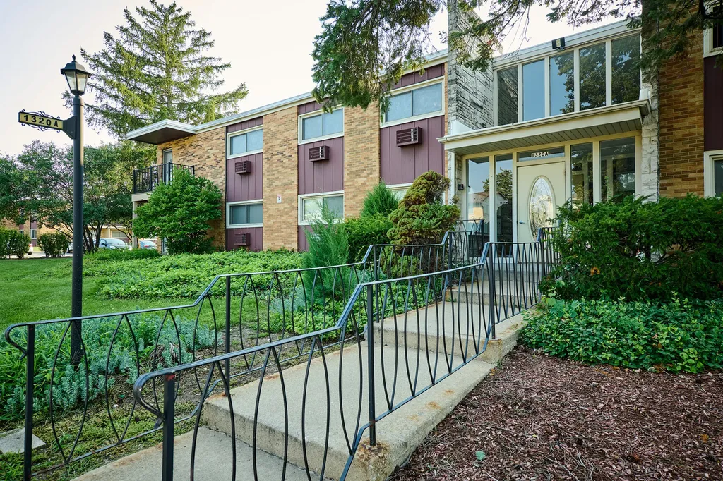 1320A Lore Lane Lombard IL 60148
