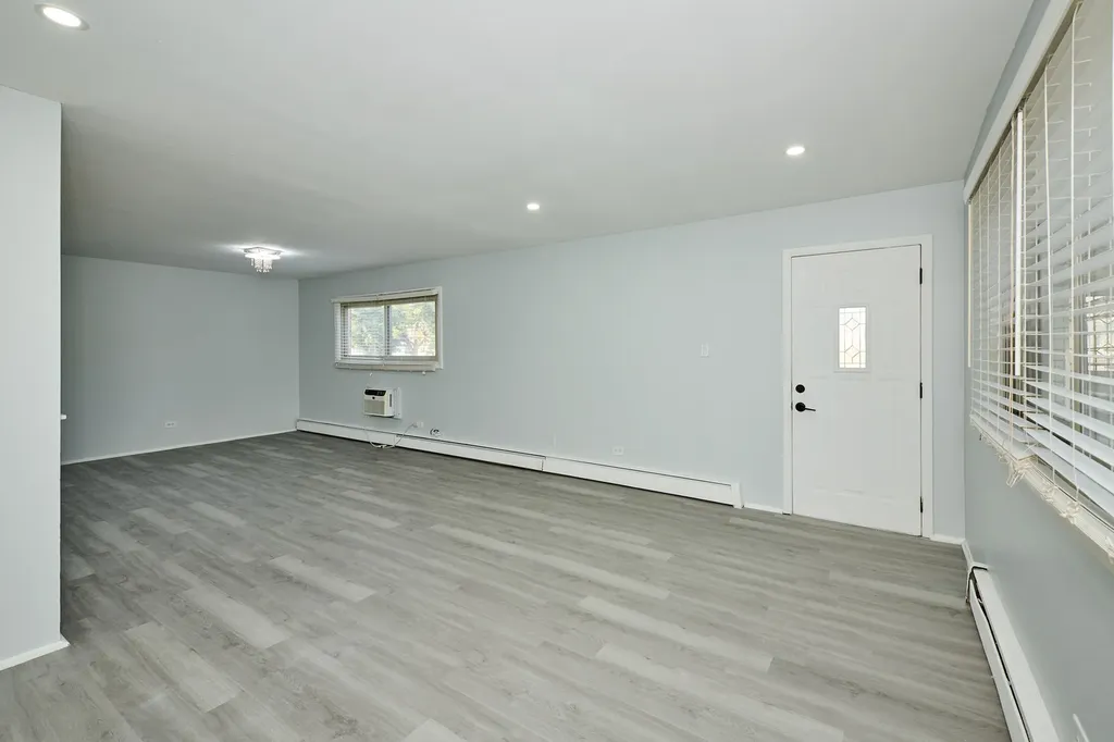 1320A Lore Lane Lombard IL 60148