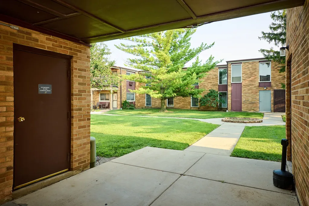 1320A Lore Lane Lombard IL 60148