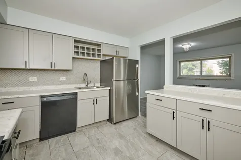 1320A Lore Lane Lombard IL 60148