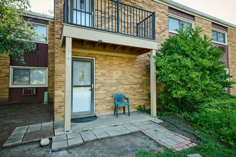 1320A Lore Lane Lombard IL 60148