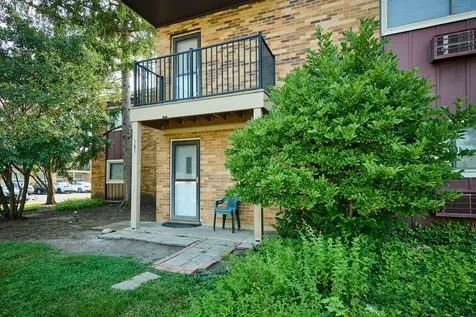 1320A Lore Lane Lombard IL 60148