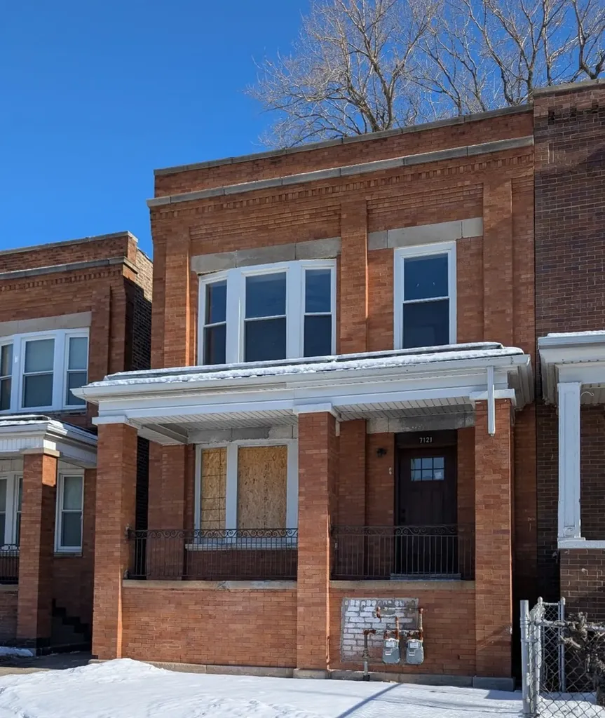 7121 South Perry Avenue Chicago IL 60621