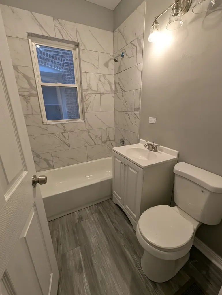 7121 South Perry Avenue Chicago IL 60621