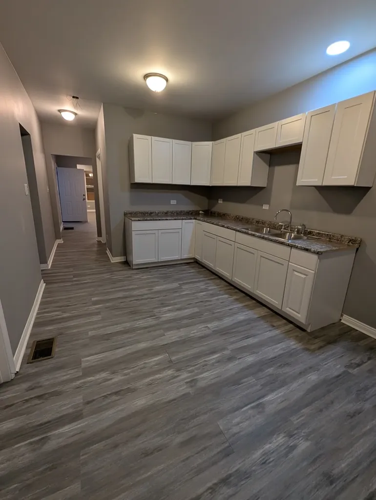 7121 South Perry Avenue Chicago IL 60621