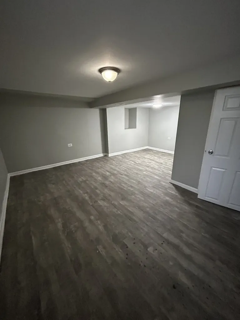8211 South Saginaw Avenue Chicago IL 60617