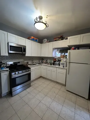 8211 South Saginaw Avenue Chicago IL 60617