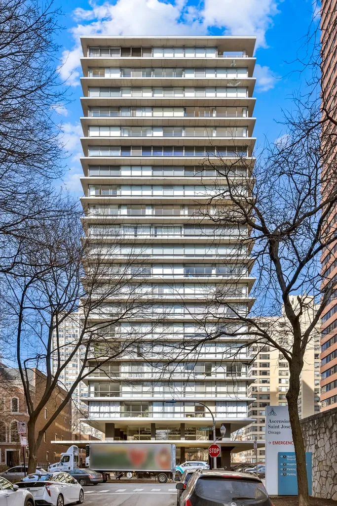320 West Oakdale Avenue Chicago IL 60657