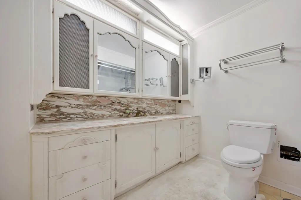 320 West Oakdale Avenue Chicago IL 60657