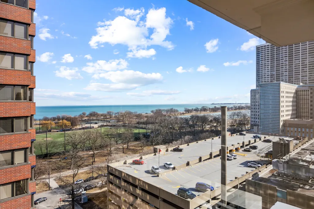 320 West Oakdale Avenue Chicago IL 60657