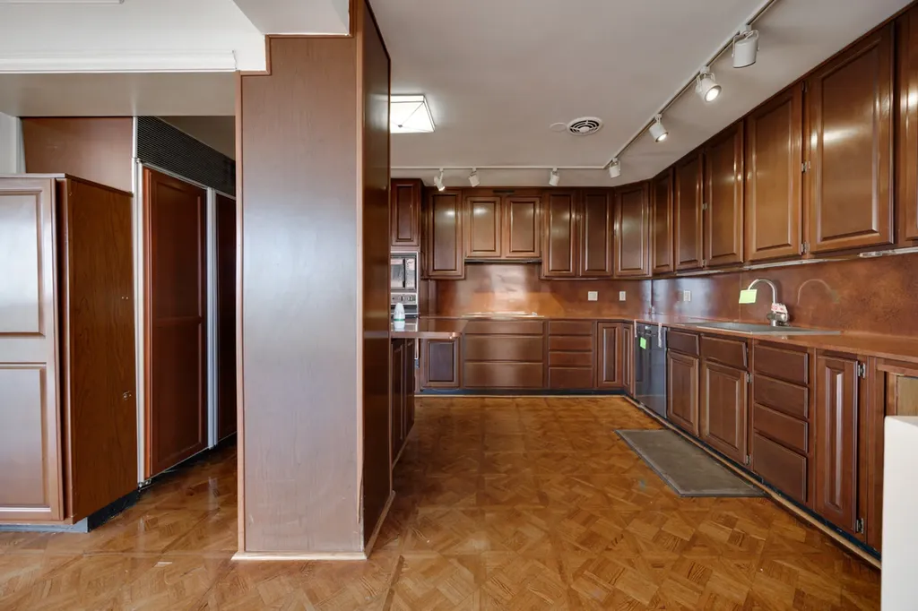 320 West Oakdale Avenue Chicago IL 60657