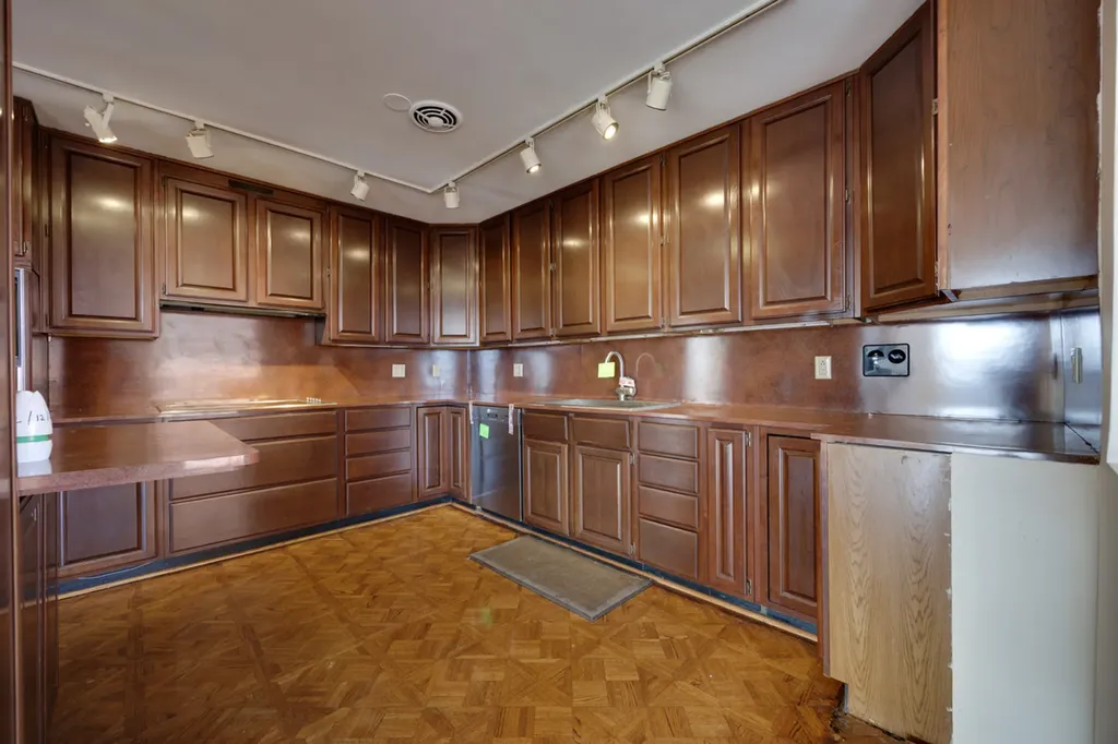 320 West Oakdale Avenue Chicago IL 60657