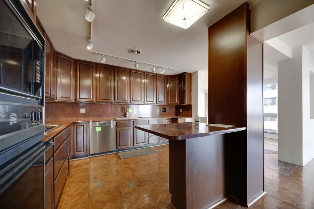 320 West Oakdale Avenue Chicago IL 60657