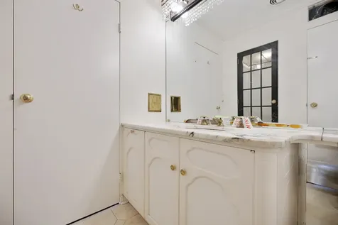 320 West Oakdale Avenue Chicago IL 60657