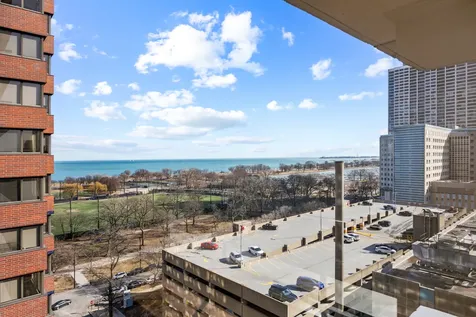 320 West Oakdale Avenue Chicago IL 60657