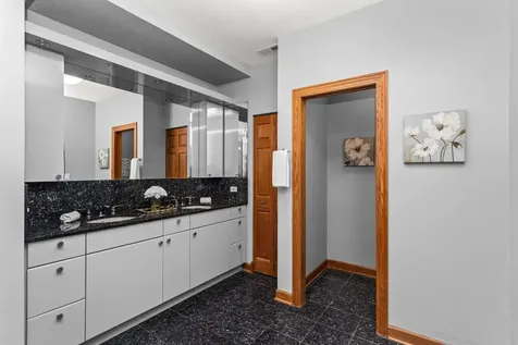2236 Ridge Avenue Evanston IL 60201