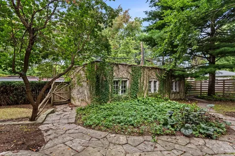 2236 Ridge Avenue Evanston IL 60201