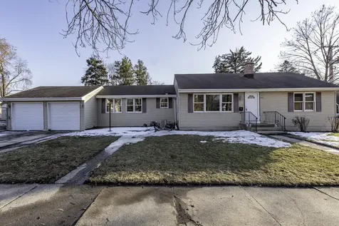 821 12TH Street North Chicago IL 60064