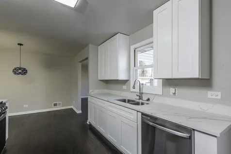 821 12TH Street North Chicago IL 60064