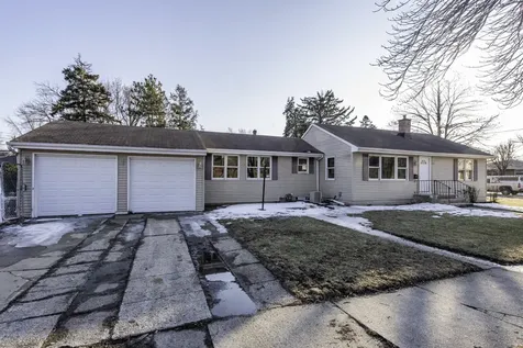 821 12TH Street North Chicago IL 60064