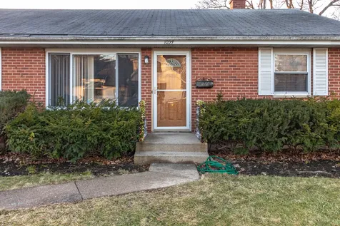 1054 Broadmoor Place Deerfield IL 60015