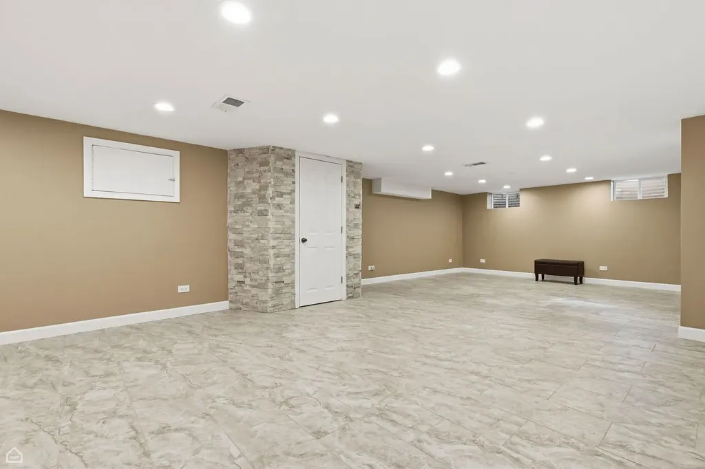 6310 North La Crosse Avenue Chicago IL 60646