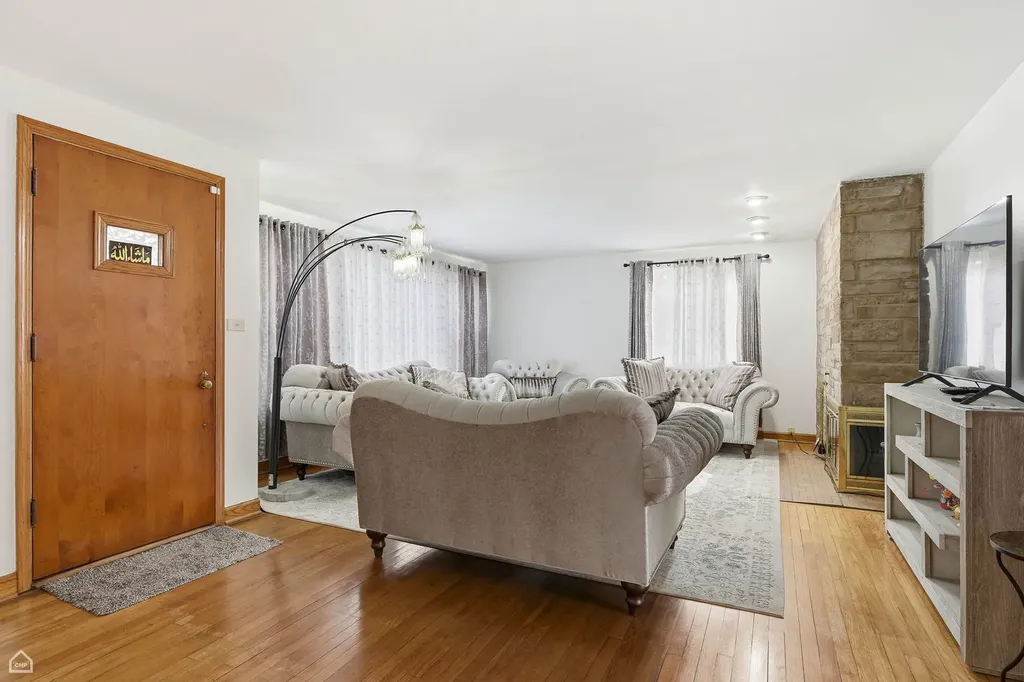 6310 North La Crosse Avenue Chicago IL 60646