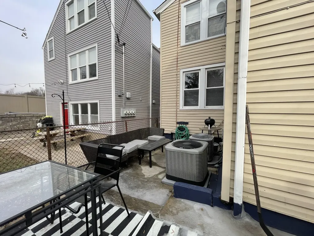 2017 West Norwood Street Chicago IL 60659