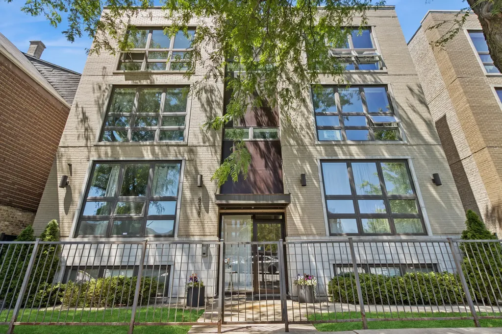 4038 North Western Avenue Chicago IL 60618