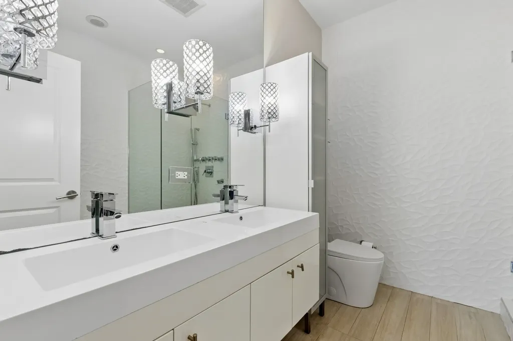 4038 North Western Avenue Chicago IL 60618