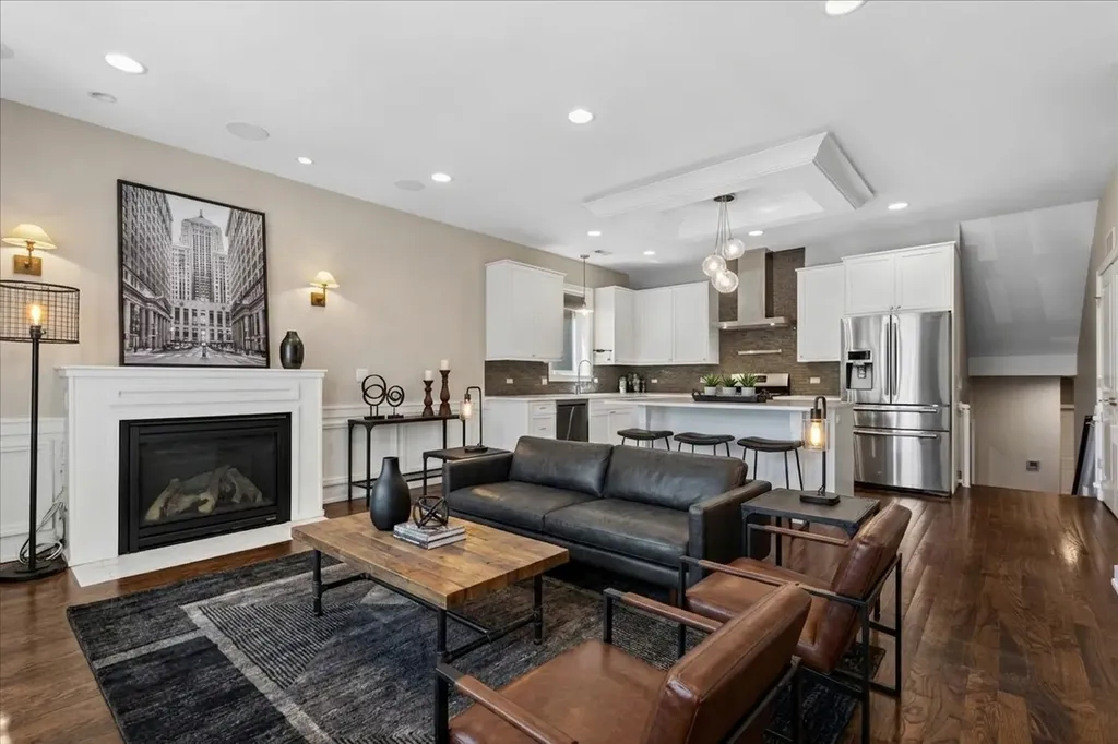 4038 North Western Avenue Chicago IL 60618