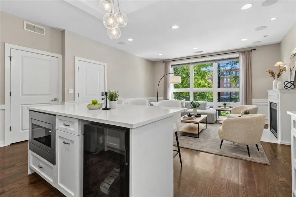 4038 North Western Avenue Chicago IL 60618