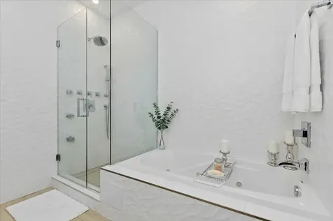 4038 North Western Avenue Chicago IL 60618