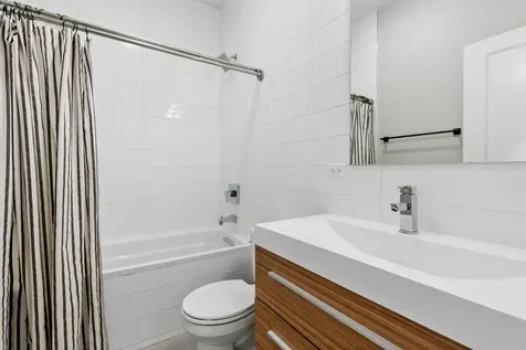 4038 North Western Avenue Chicago IL 60618