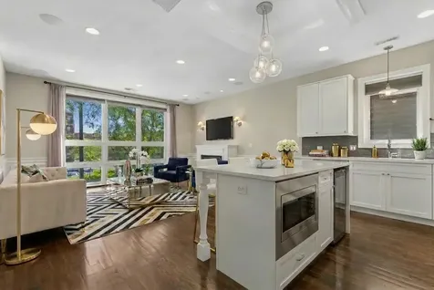 4038 North Western Avenue Chicago IL 60618