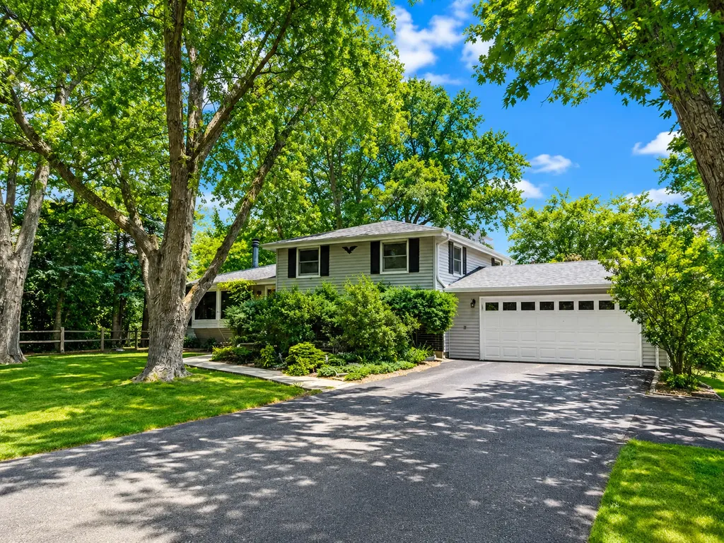 8 East Rollins Road Round Lake Beach IL 60073