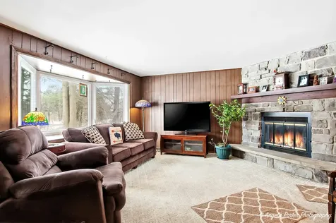 8 East Rollins Road Round Lake Beach IL 60073