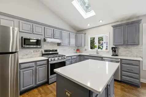 1321 Cumberland Circle E Elk Grove Village IL 60007