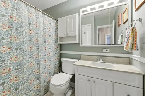 1321 Cumberland Circle E Elk Grove Village IL 60007