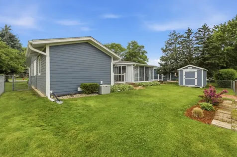 1321 Cumberland Circle E Elk Grove Village IL 60007