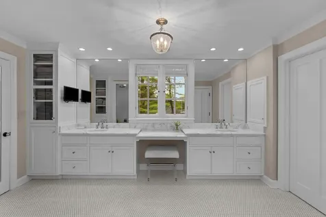 701 East Center Avenue Lake Bluff IL 60044