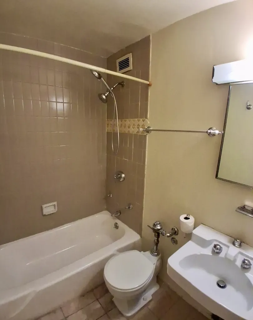 1450 East 55th Place Chicago IL 60637
