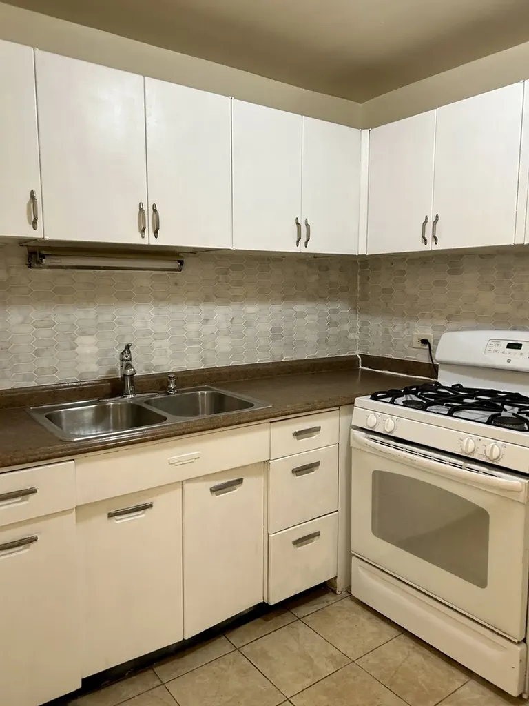 1450 East 55th Place Chicago IL 60637
